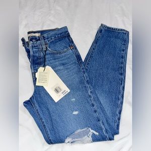 LEVI’s Premium Wedgie Denim Jeans (24)